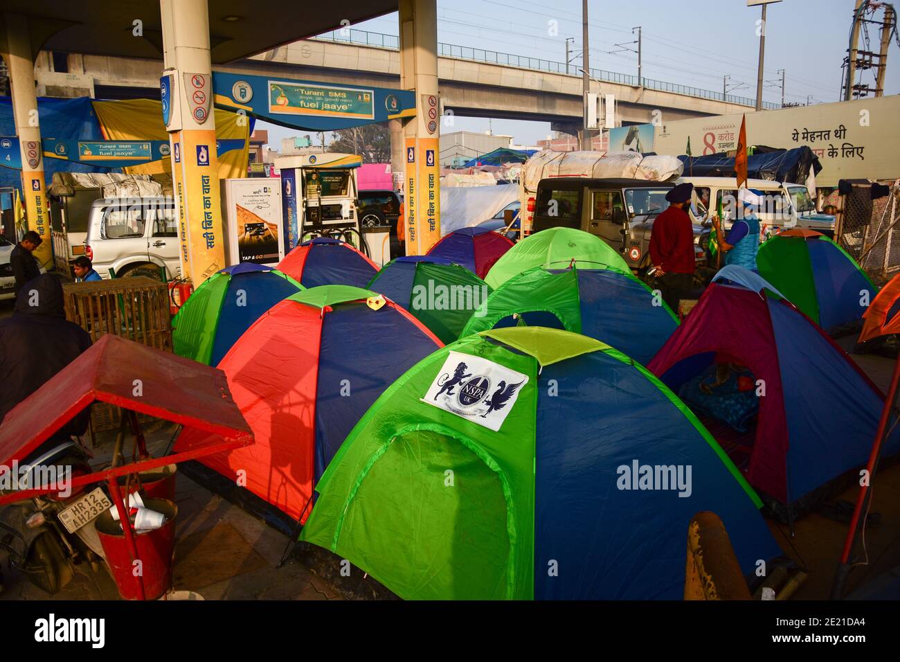 Delhi, India. 10th Jan, 2020. Waterproof tents installed by protesters during a farmers' protest against the new farm laws at Tikri Border.Indian farmers are protesting against the three farm acts passed by Parliament in September 2020. Local farmer unions, and political opponents say the law will put farmers at the 'mercy of corporates'. Credit: SOPA Images Limited/Alamy Live News Stock Photo