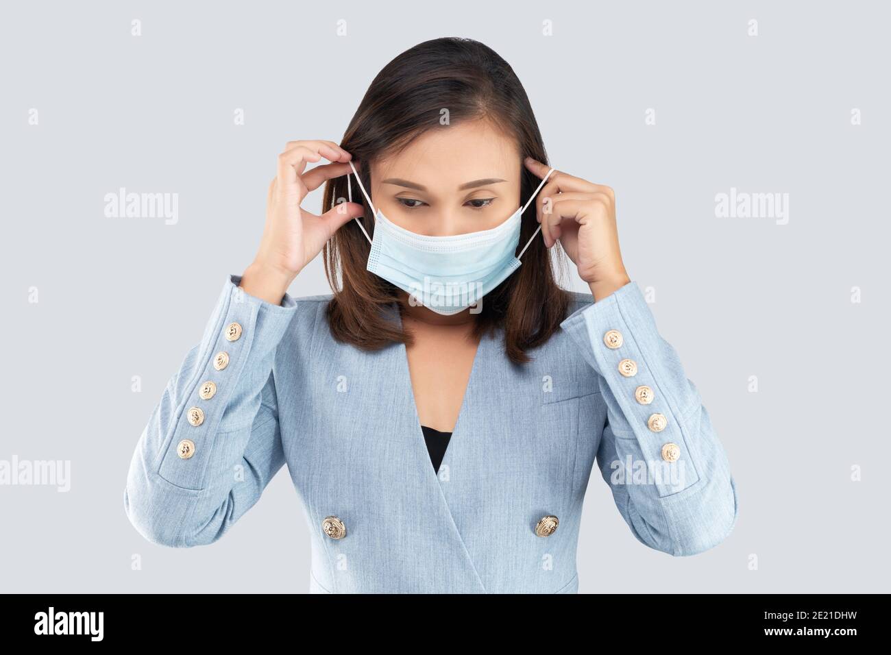 Wearing dust mask on face hi-res stock photography and images - Alamy