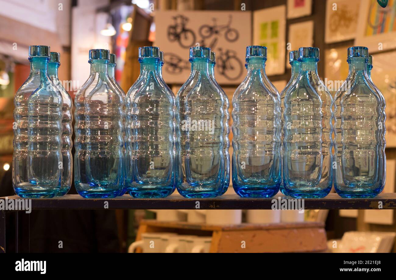 https://c8.alamy.com/comp/2E21EJ8/decorative-bottles-for-sale-at-fishs-eddy-and-kitchen-and-knick-knack-store-on-broadway-in-lower-manhattan-new-york-city-2E21EJ8.jpg