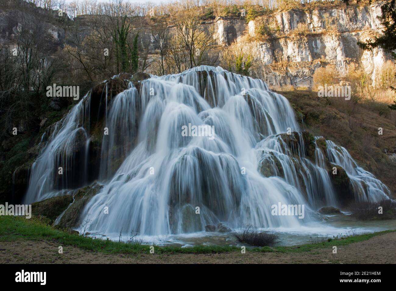 Baume-les-Messieurs (central-eastern France): the “cascade des Tufs” waterfall Stock Photo