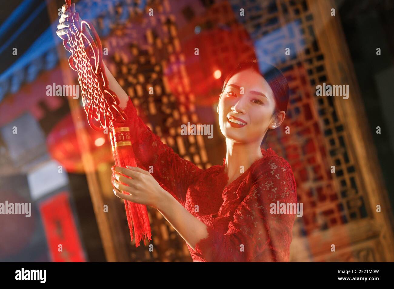 The young woman to hang Chinese knot Stock Photo Alamy