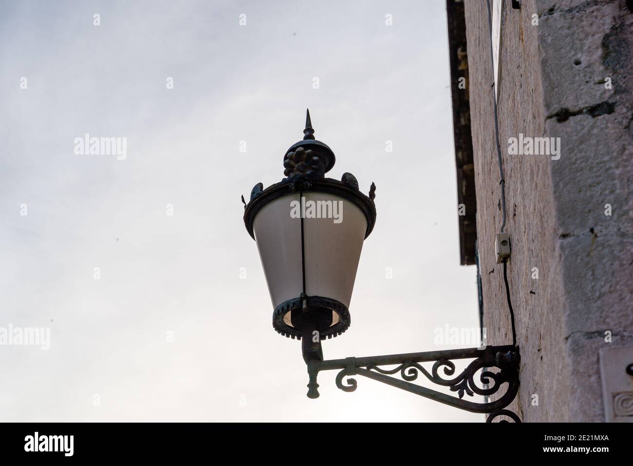 Bracket architecture hi-res stock photography and images - Alamy
