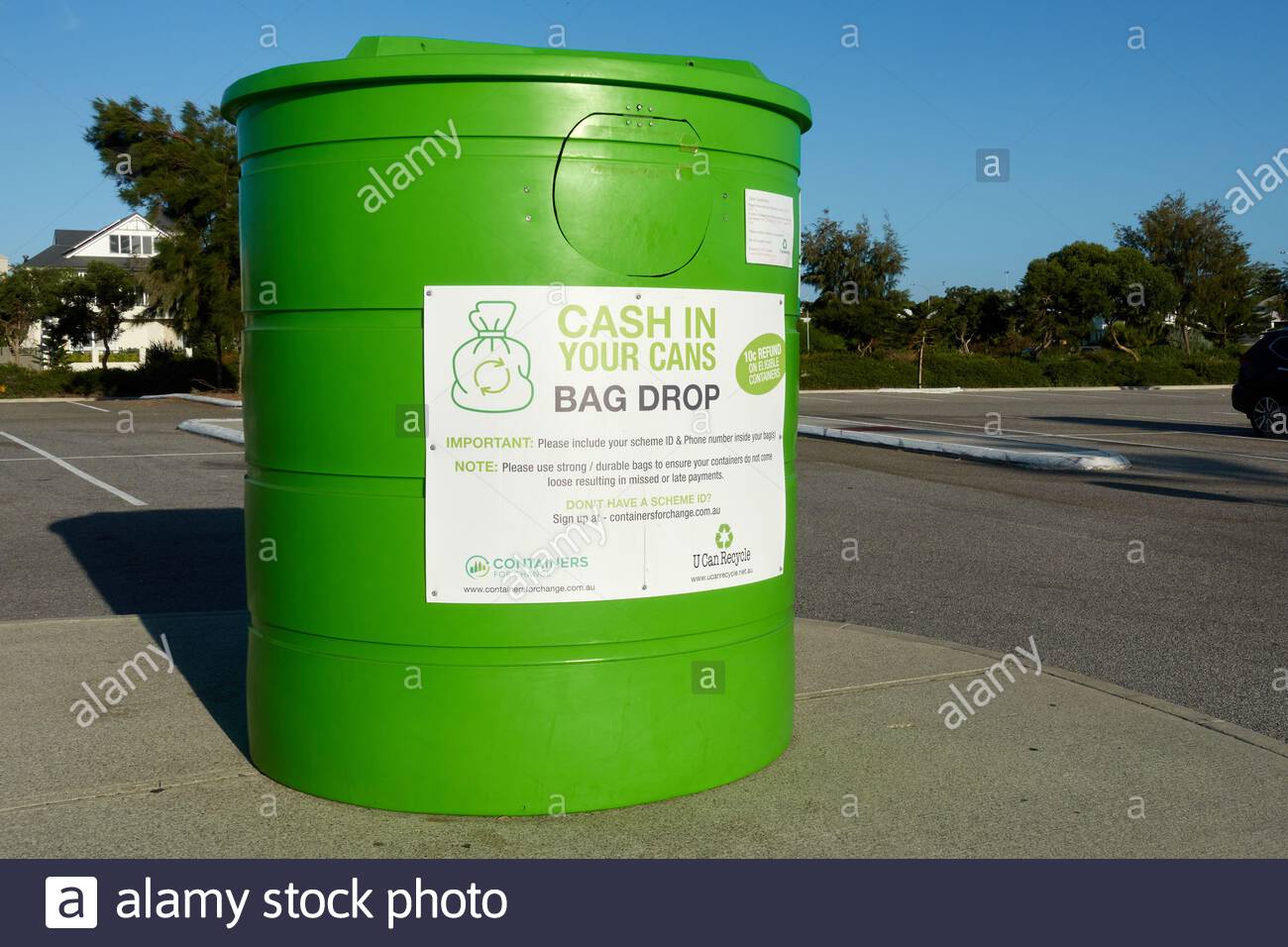 Cash Drop High Resolution Stock Photography and Images Alamy