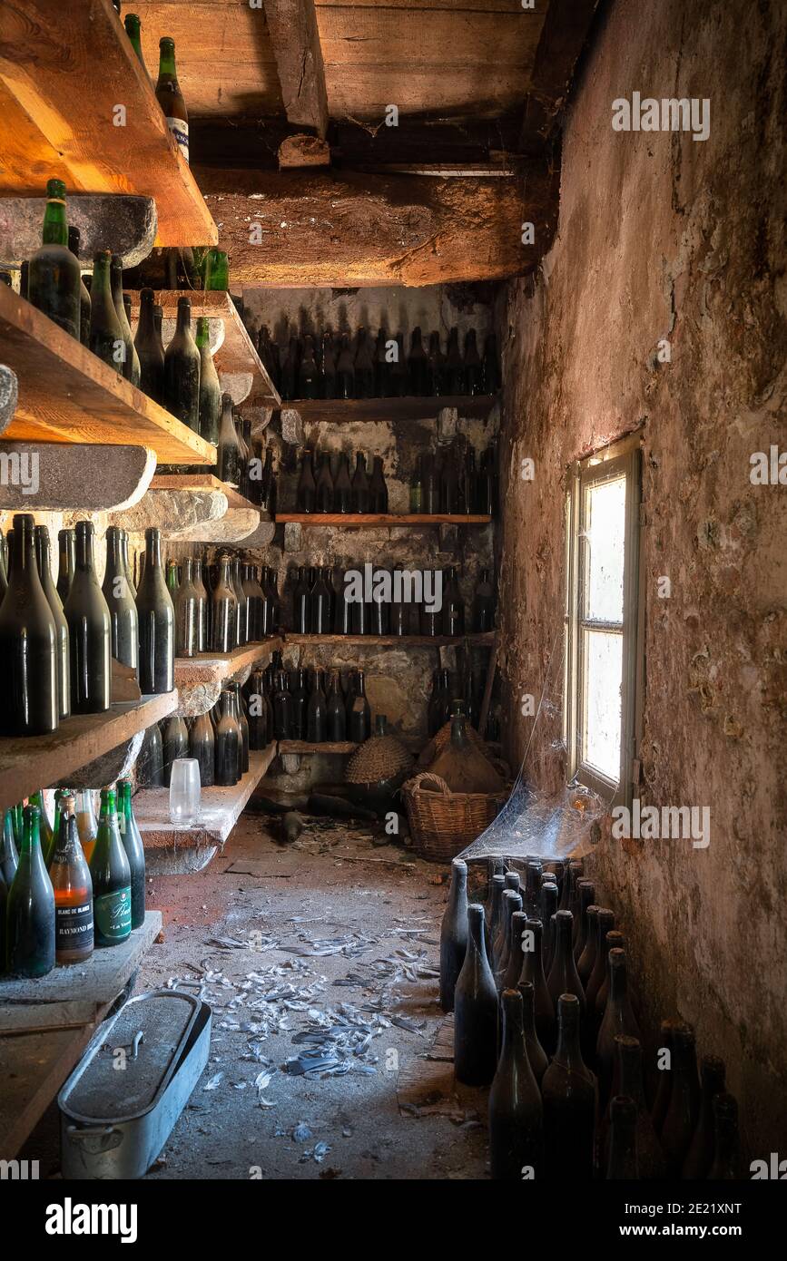 Interior of old wines cellar. Wood decorations Stock Photo - Alamy