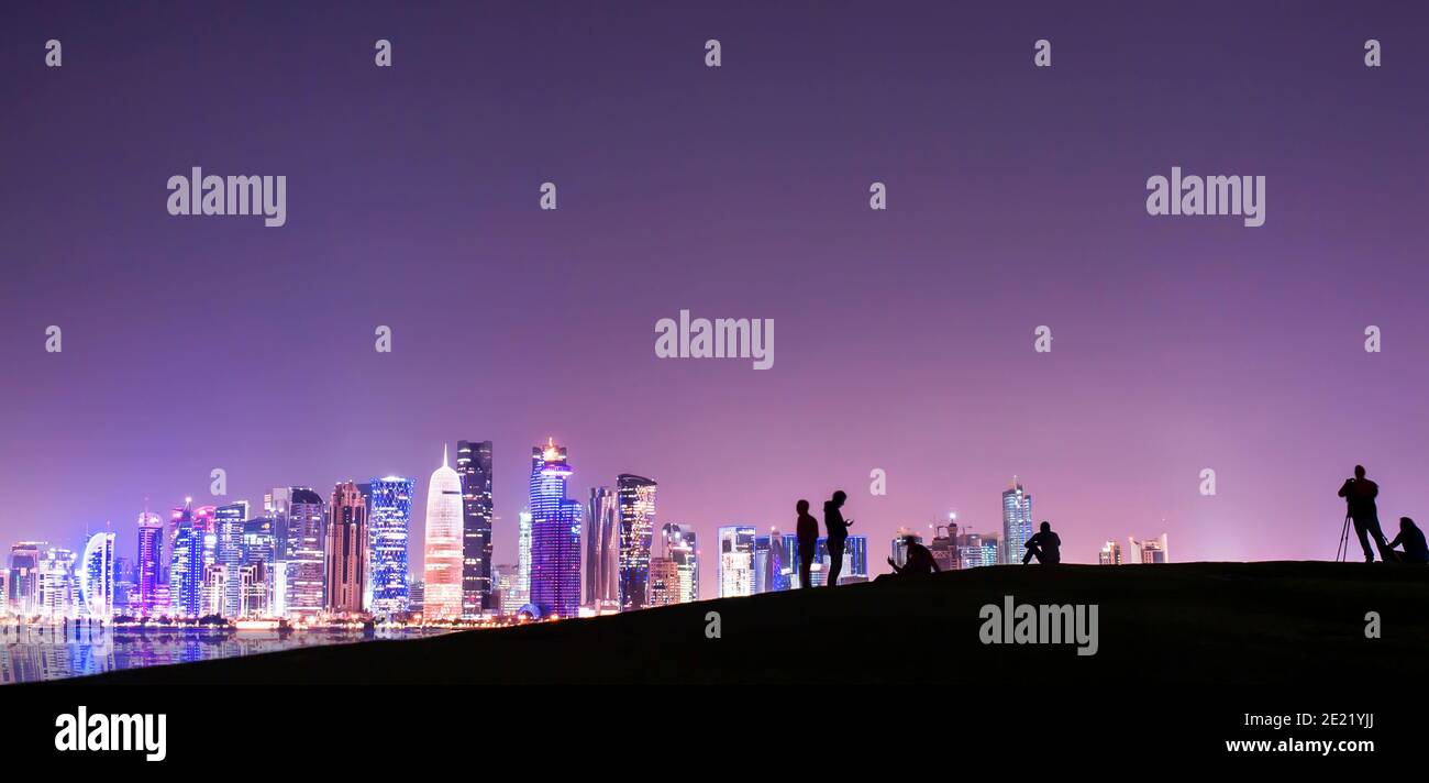 Doha skyline silhouette hi-res stock photography and images - Alamy