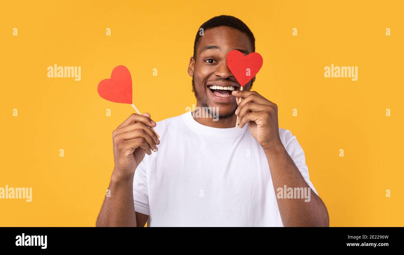 Black man covering eyes hi-res stock photography and images - Alamy