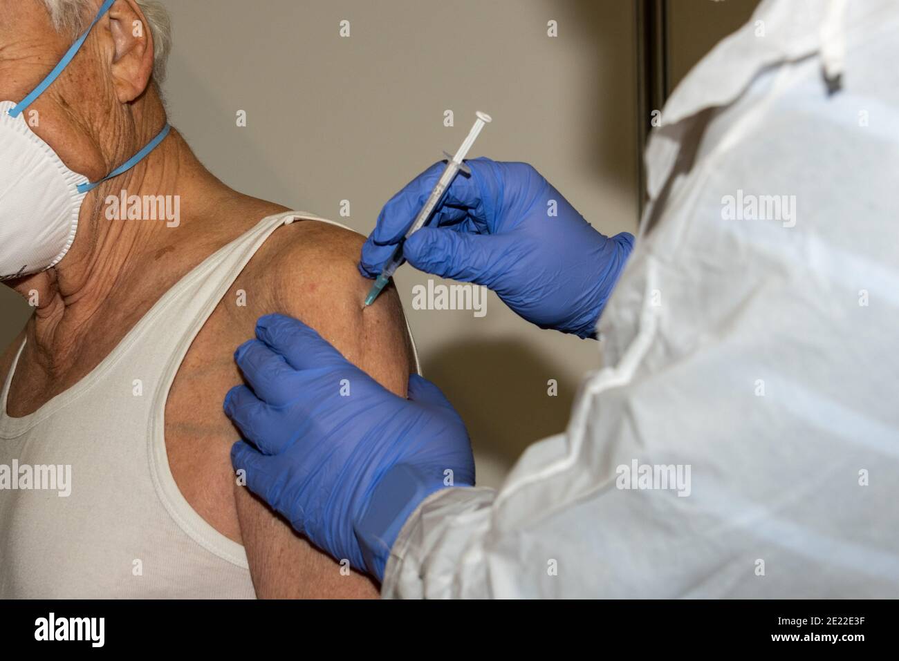 Die Impfbereitschaft gegen das Coronavirus in Deutschland steigt, die Impfzentren sind vorbereitet und nehmen Termine für die Impfung an. Stock Photo