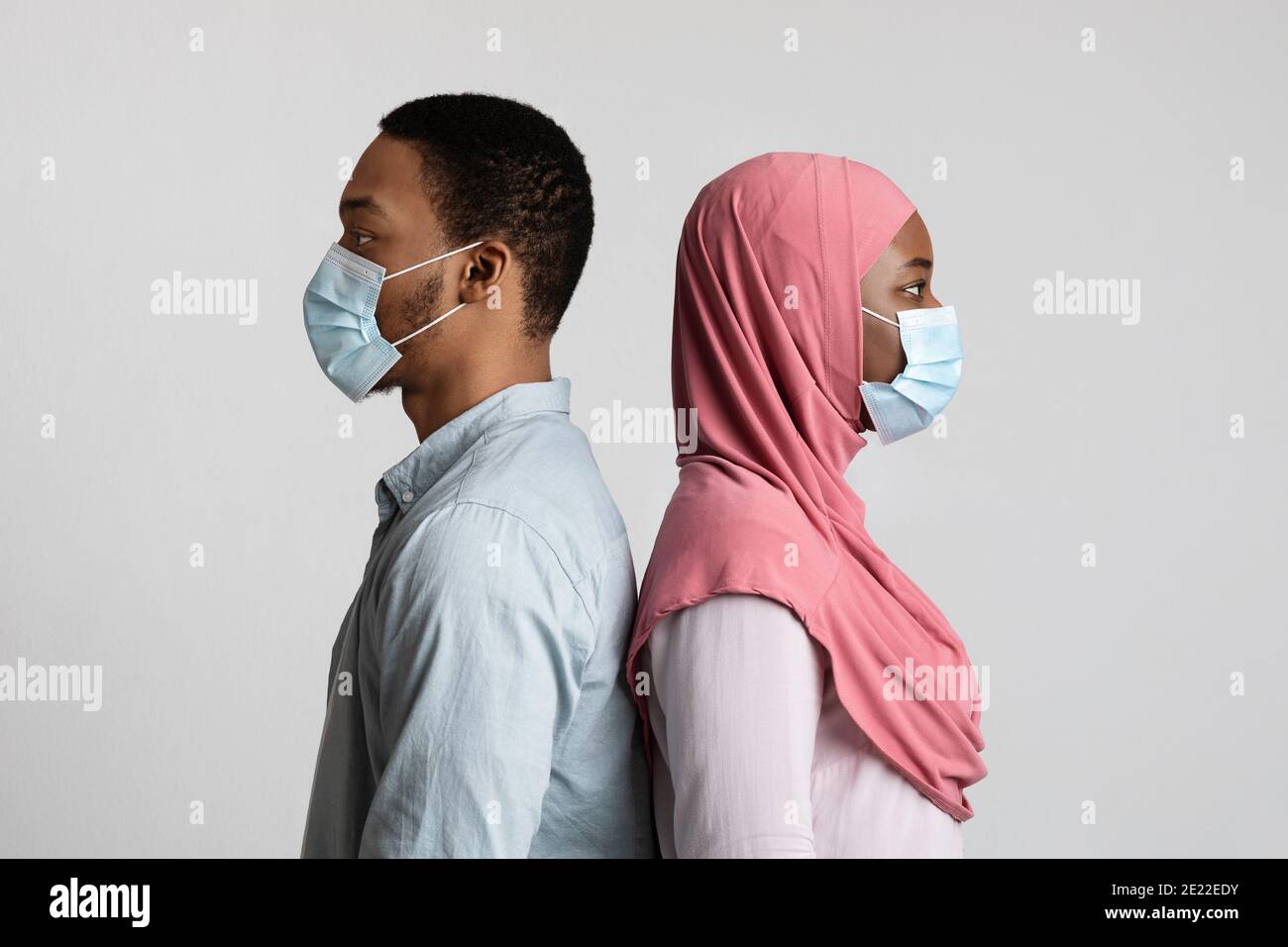 Muslim couple wearing face hi-res stock photography and images - Alamy