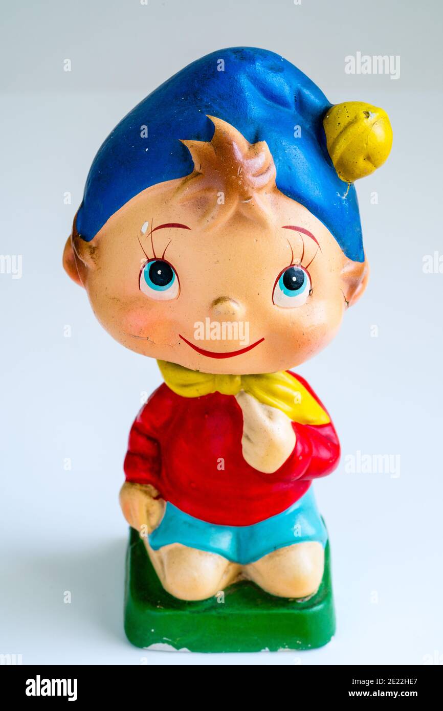 1960's noddy figure with waggly head. Kneeling noddy on green base ...