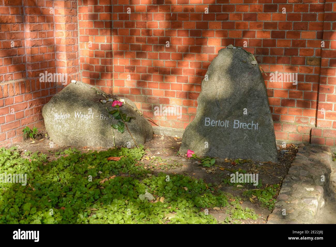 Graeber Bertolt Brecht Helene Weigel, Dorotheenstaedtischer Friedhof, Chausseestrasse, Mitte, Berlin, Deutschland Stock Photo