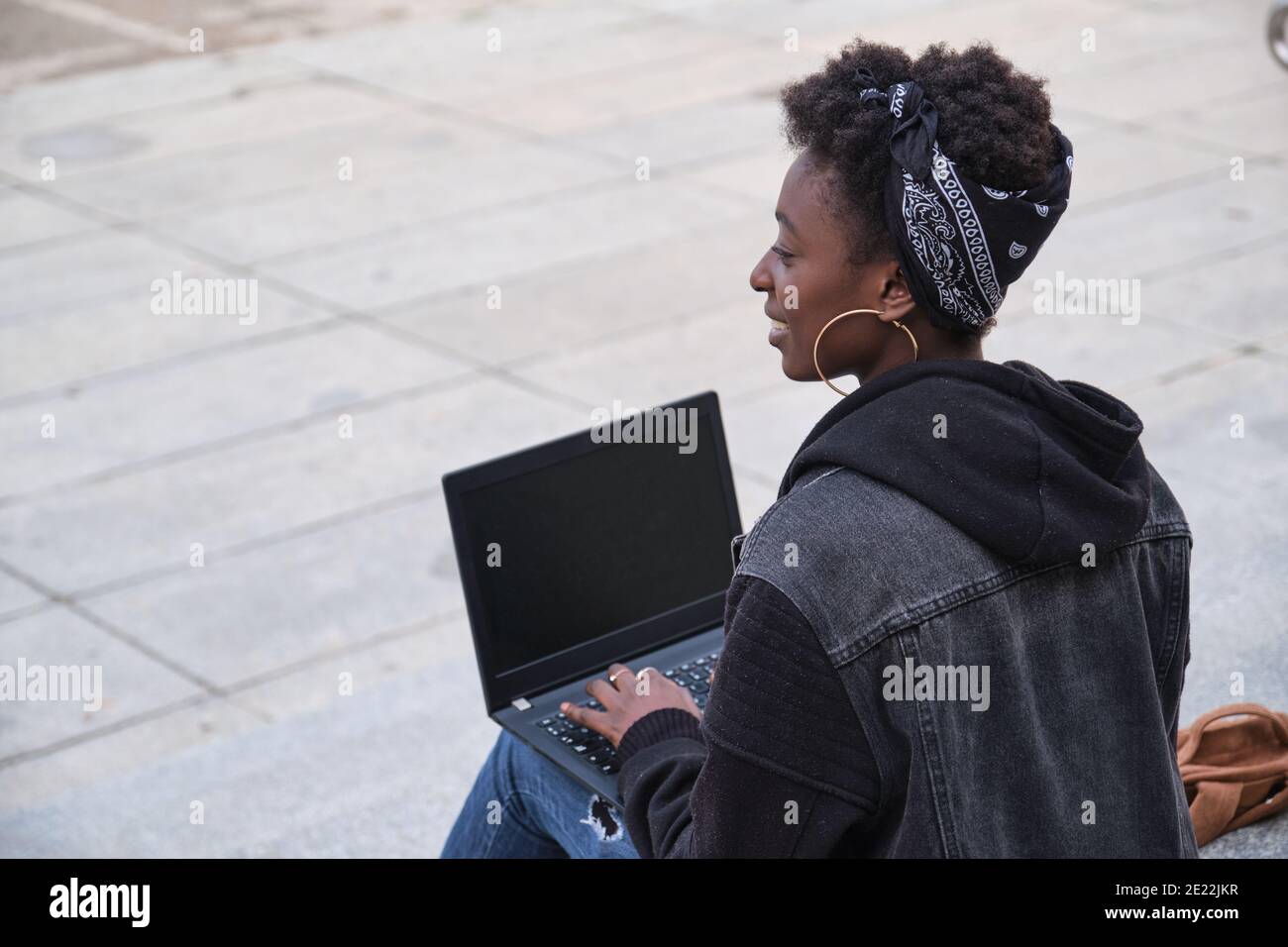 College student laptop african female hi-res stock photography and ...