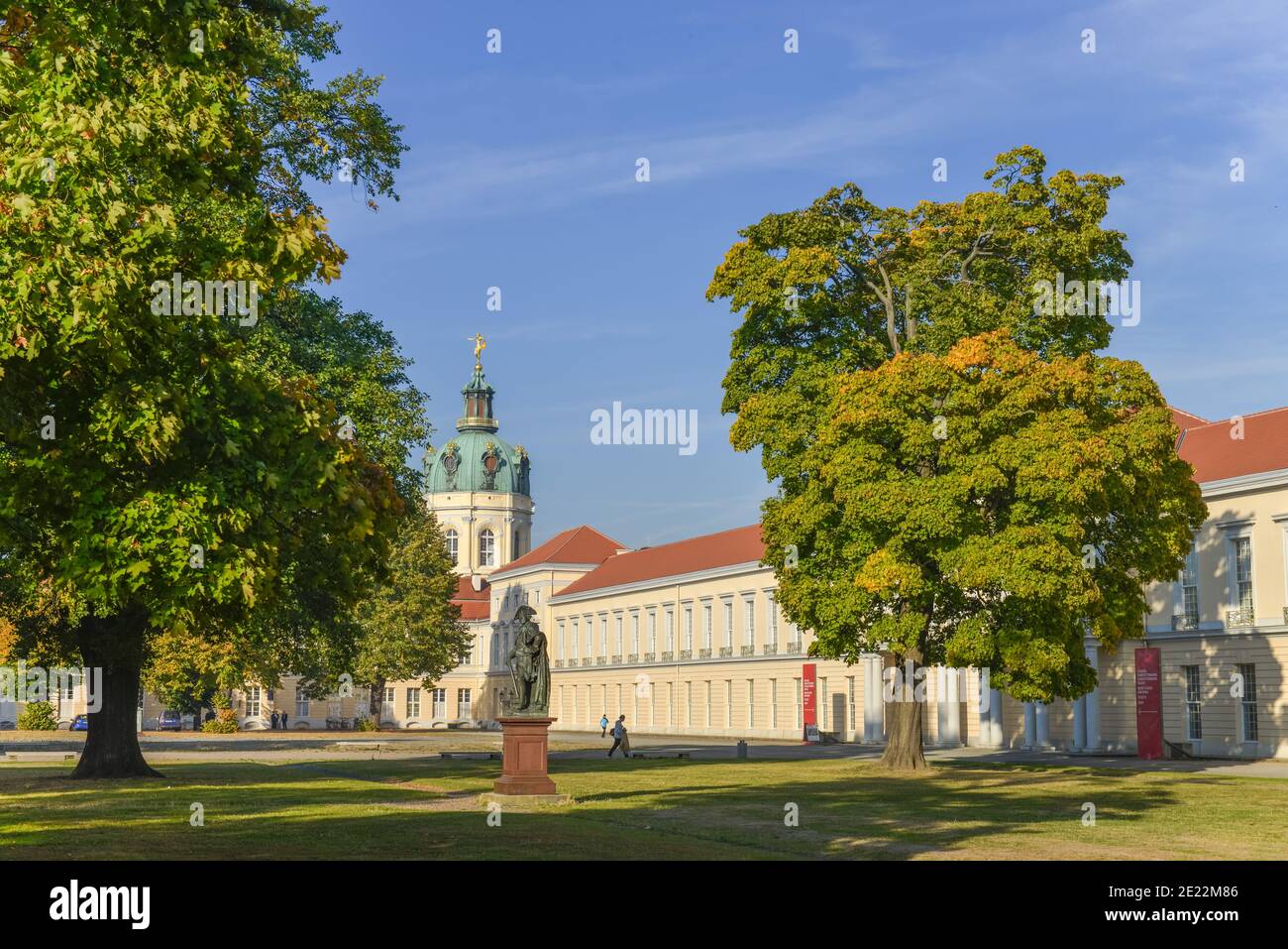 Standbild Friedrich der Grosse, Neuer Fluegel, Schloss Charlottenburg, Spandauer Damm, Charlottenburg, Berlin, Deutschland Stock Photo