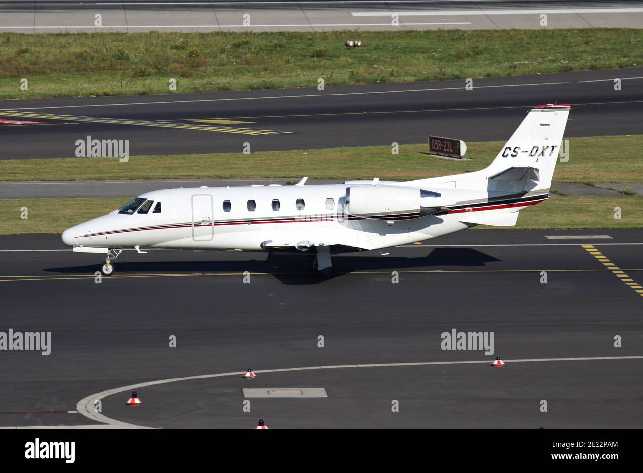 Netjets Europe Cessna 560xl Citation Xls With Registration Cs Dxt On Taxiway At Dusseldorf Airport Stock Photo Alamy Netjets Europe Cessna 560xl Citation Xls With Registration Cs Dxt On Taxiway At Dusseldorf Airport Stock Photo Alamy