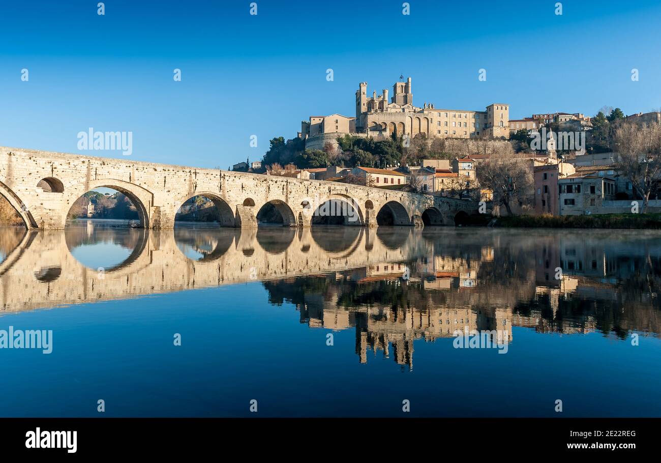 Pont Vieux and Saint-Nazaire cathedral, and their symmetrical reflections on the Orb, in Béziers, in Herault, France Stock Photo