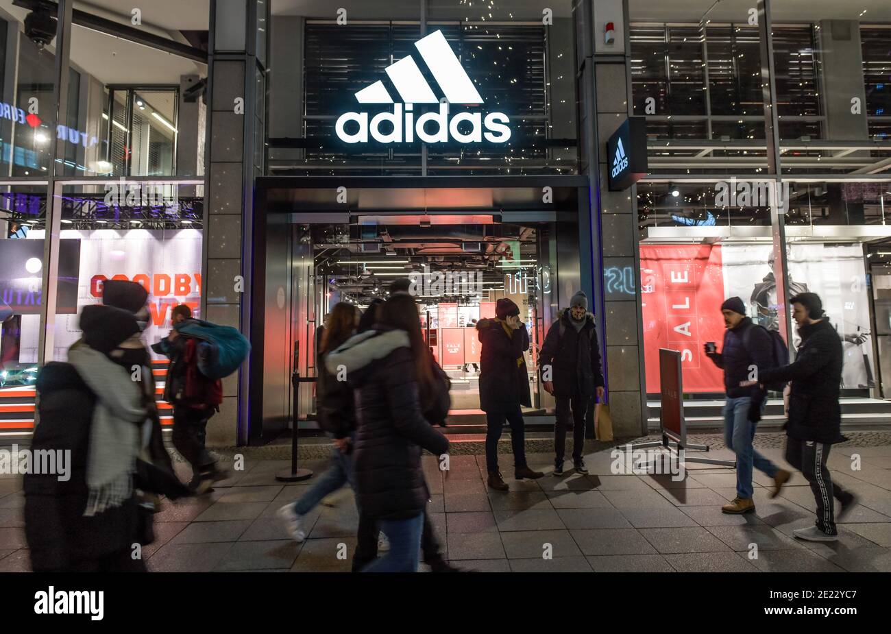 Adidas, Weihnachts-Shopping auf dem Tauentzien am 12.12.2020  Charlottenburg, Berlin, Deutschland Stock Photo - Alamy