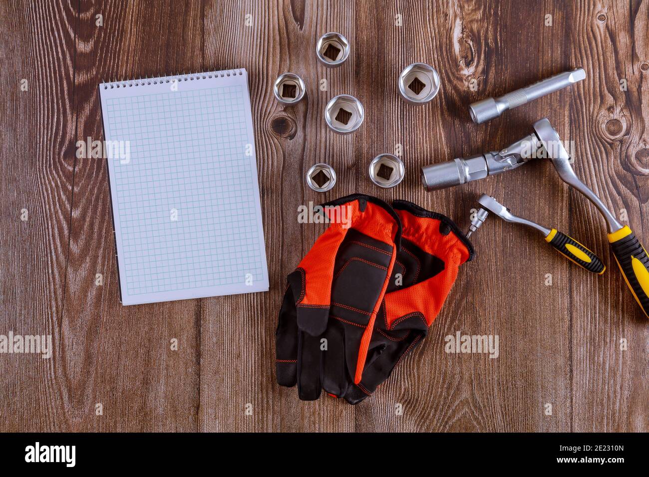 Working gloves in combination spanner automotive set of wrenches for car repair auto mechanic