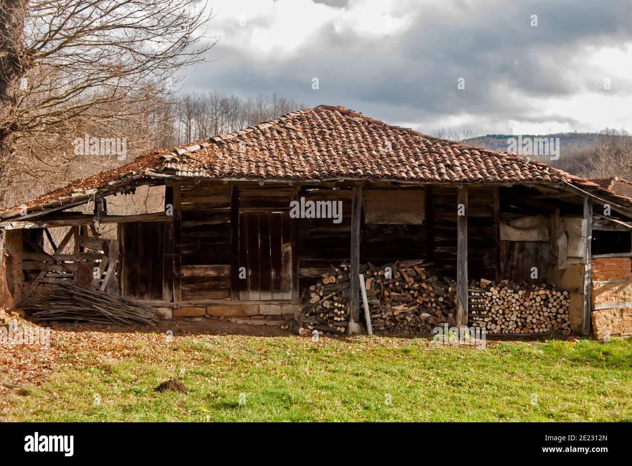 Landscape farmland rustic barn hi-res stock photography and images - Alamy