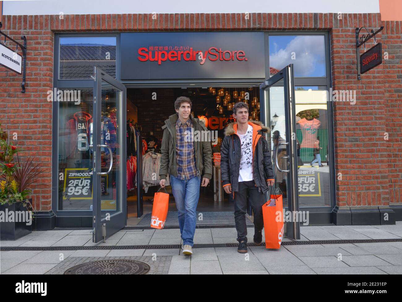 Superdry hi-res stock photography and images - Page 3 - Alamy