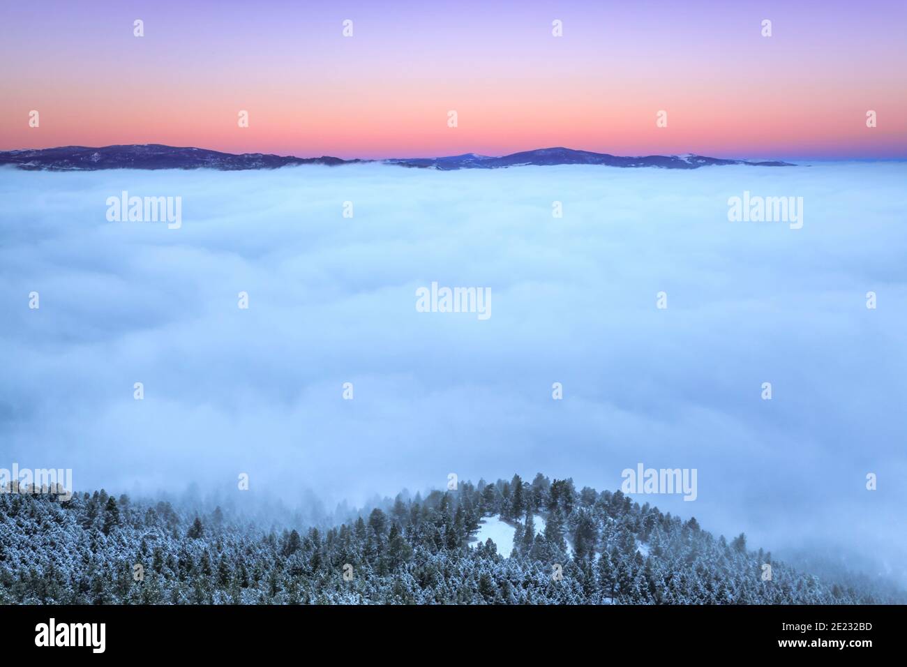 fog over the helena valley in winter viewed from mount helena city park at  helena, montana Stock Photo - Alamy