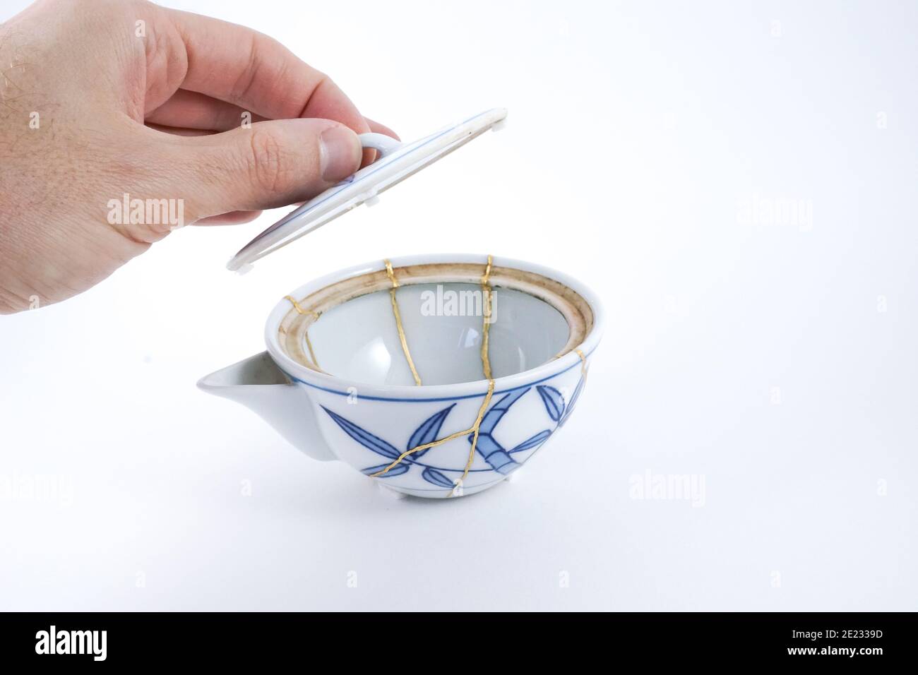 Kintsugi teapot hires stock photography and images Alamy