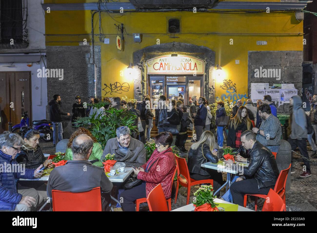 Pizza neapel hires stock photography and