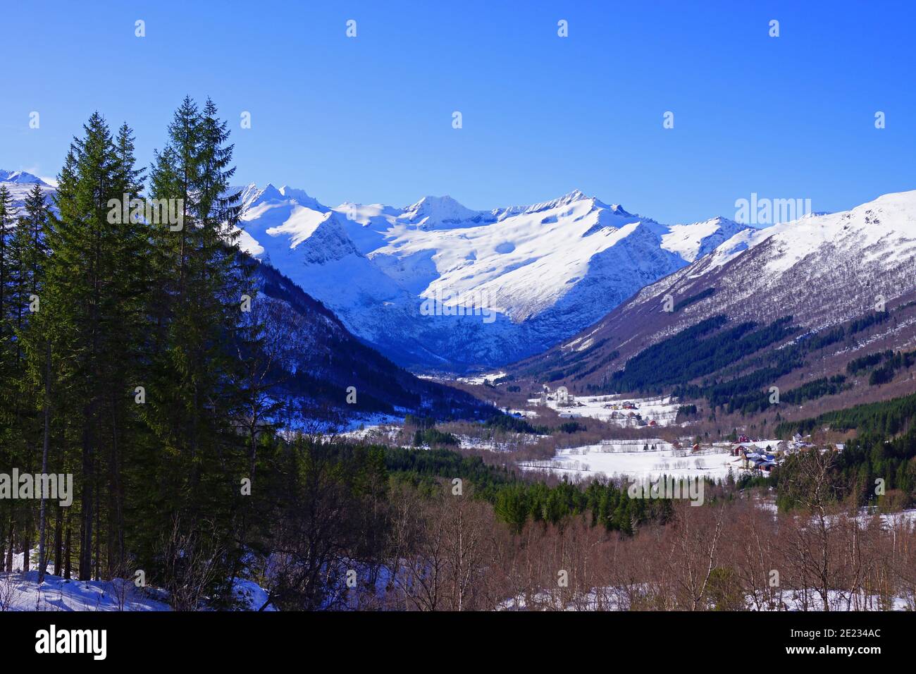 Early spring in the Sunnmøre Alps near the village Sykkylven, close to Ålesund, Norway. Stock Photo