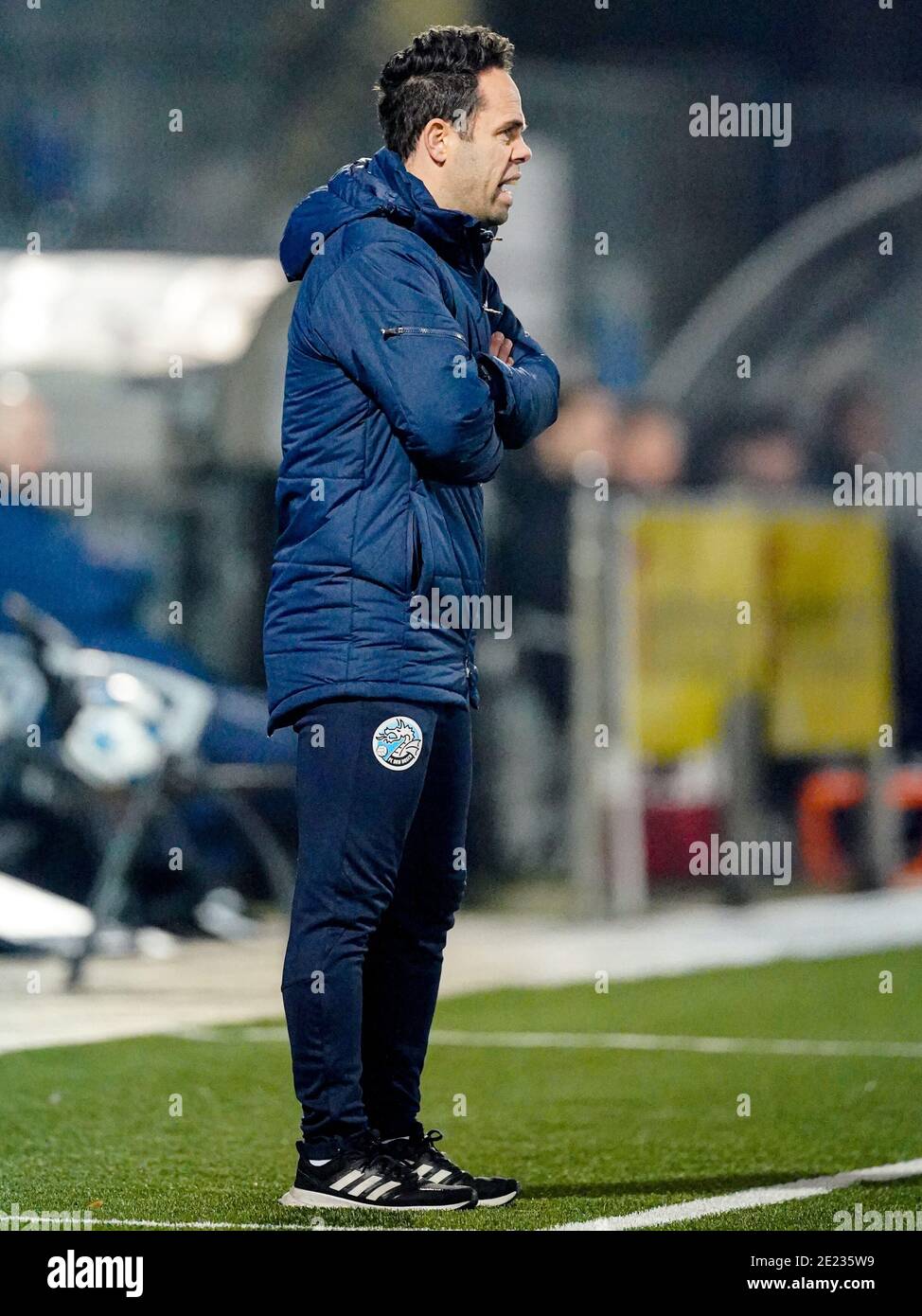 Kanagawa, Japan. 18th Feb, 2023. (L-R) Shuhei Yomoda head coach, Hirotaka  Mita (Yokohama FC) Football/Soccer : 2023 J1 League match between Yokohama  FC - Nagoya Grampus at Nippatsu Mitsuzawa Stadium in Kanagawa