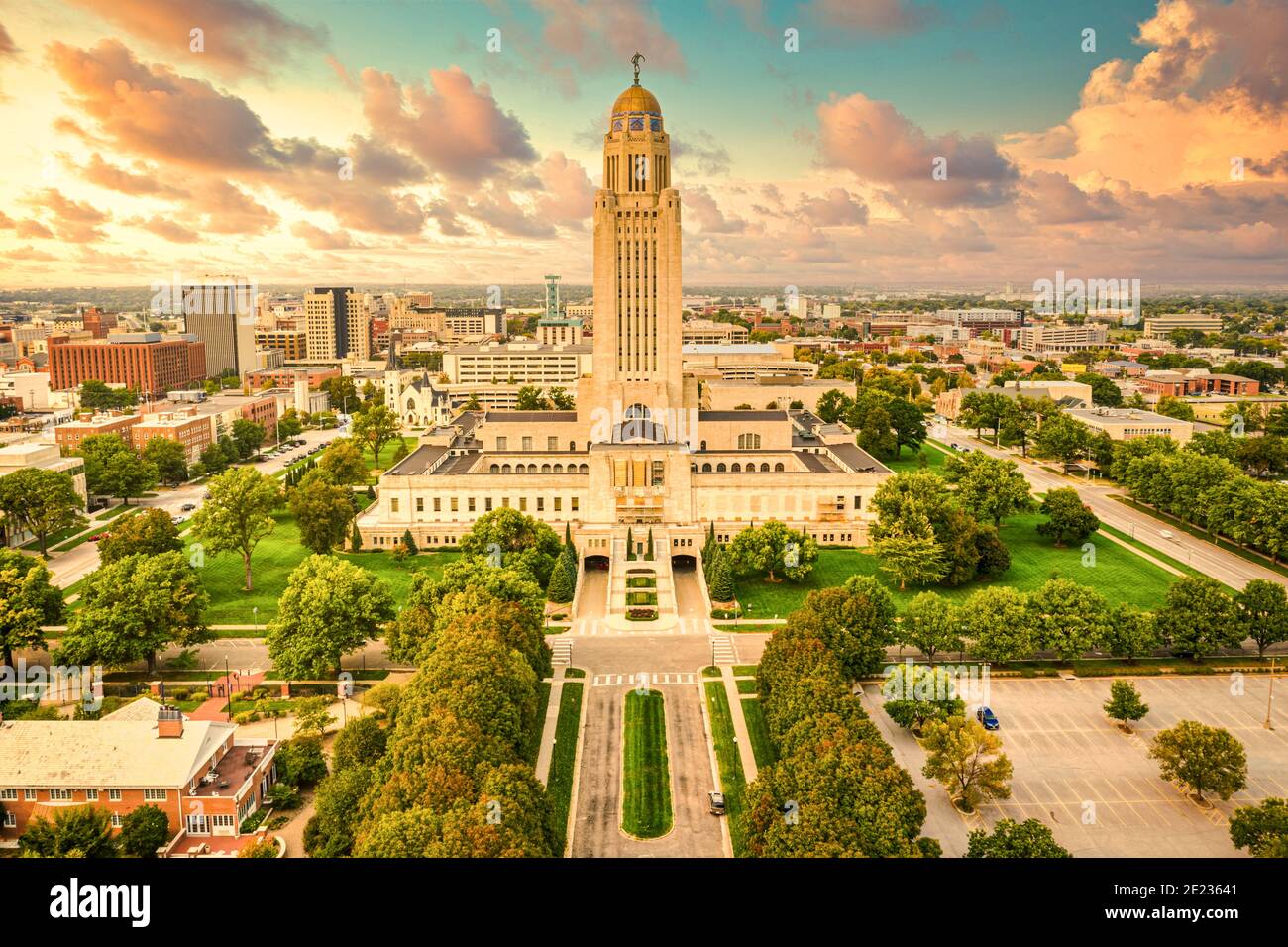 Lincoln skyline and Nebraska State Capitol Stock Photo