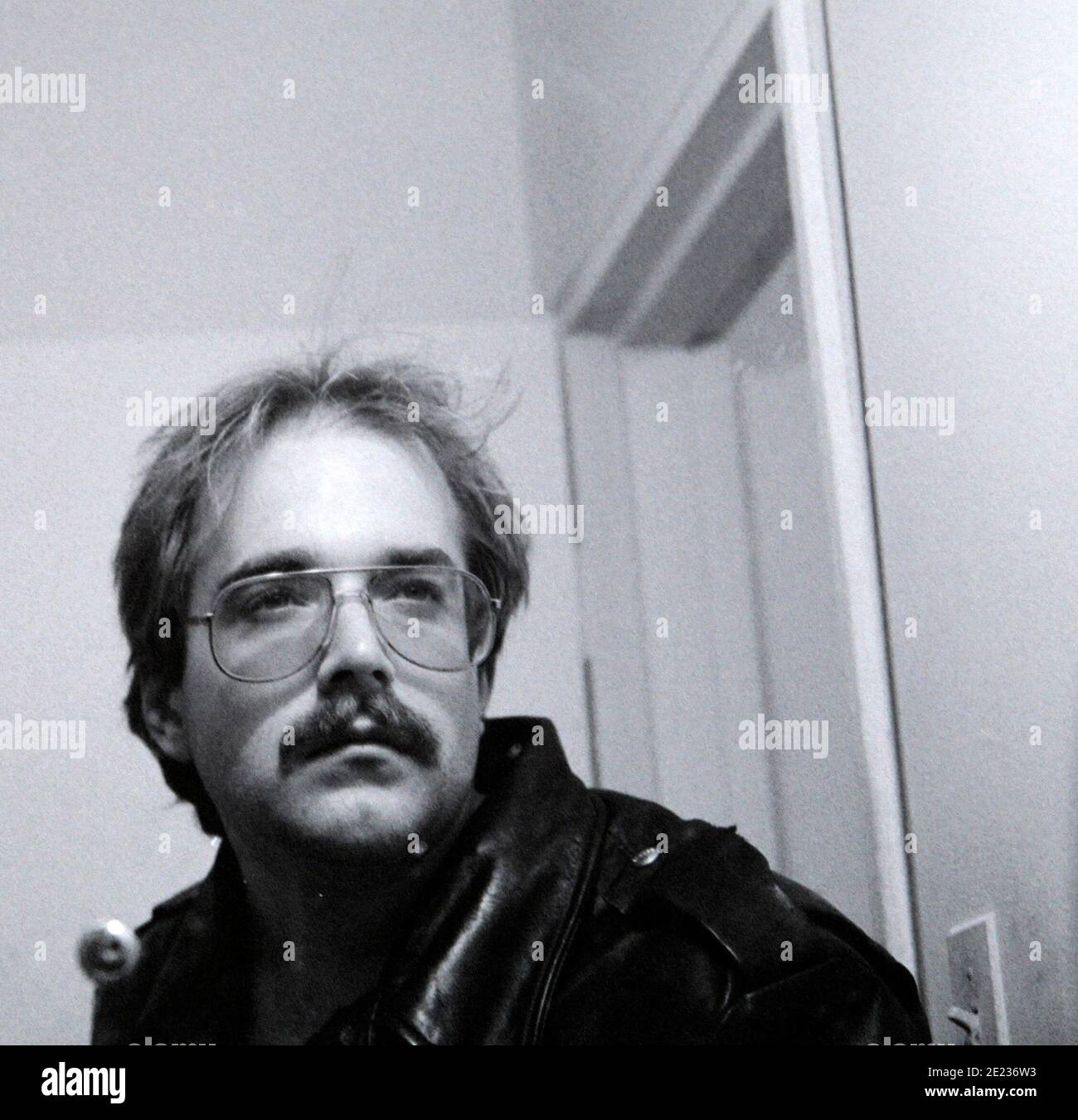 A mirror selfie in the 1980s with a camera on a tripod and timer Stock Photo