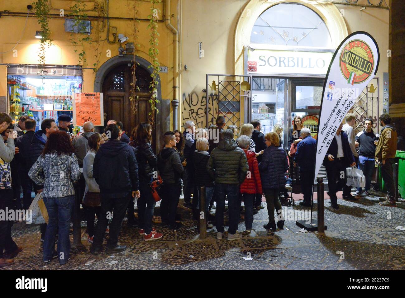 Pizzeria "Sorbillo", Via dei Tribunali, Neapel, Italien Stock Photo