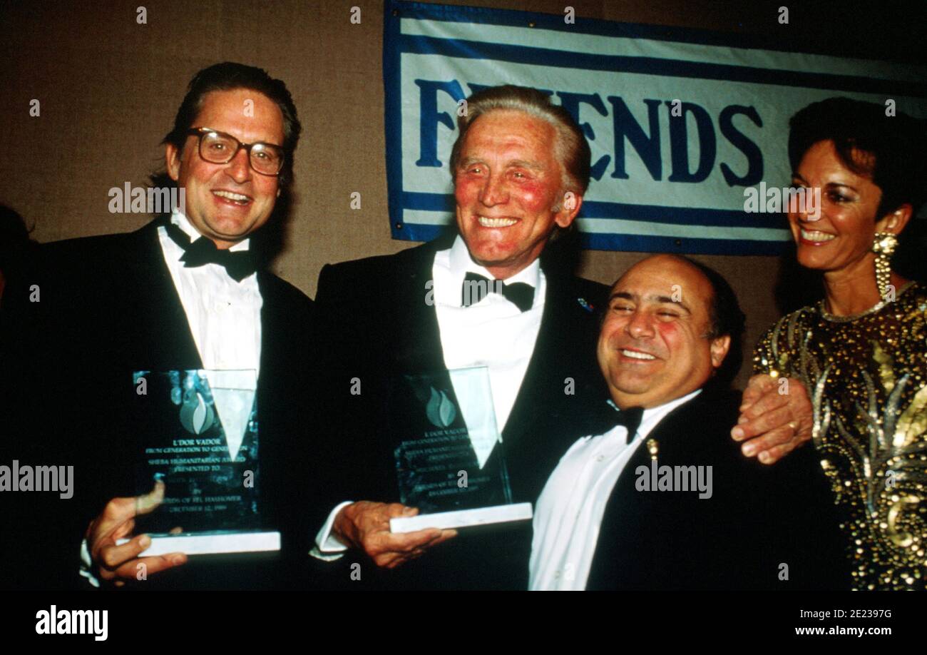 Michael Douglas, Kirk Douglas And Danny Devito 1989   .     Credit: Ralph Dominguez/MediaPunch Stock Photo