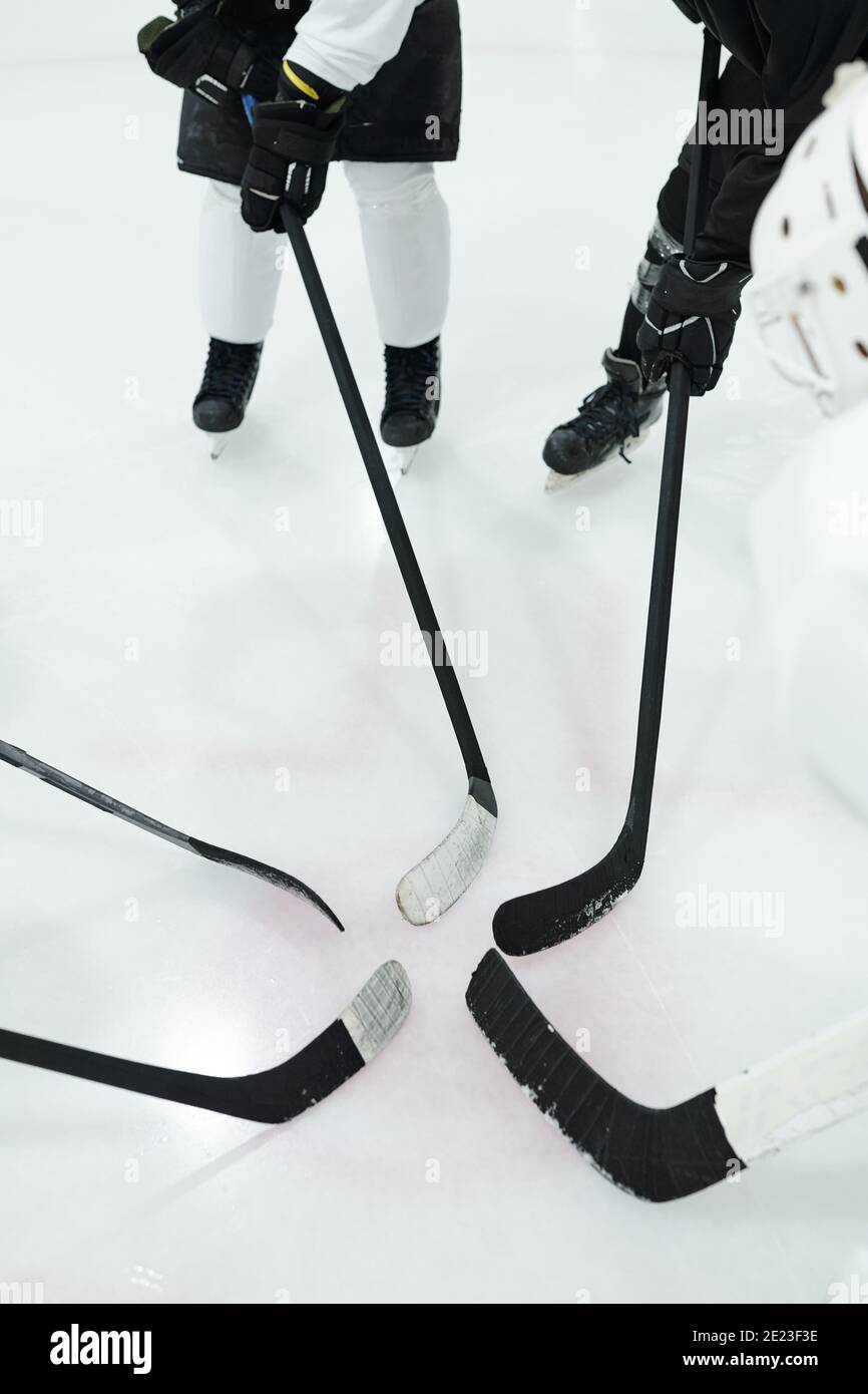 A hockey player is standing on the ice photo – Hockey Image on Unsplash