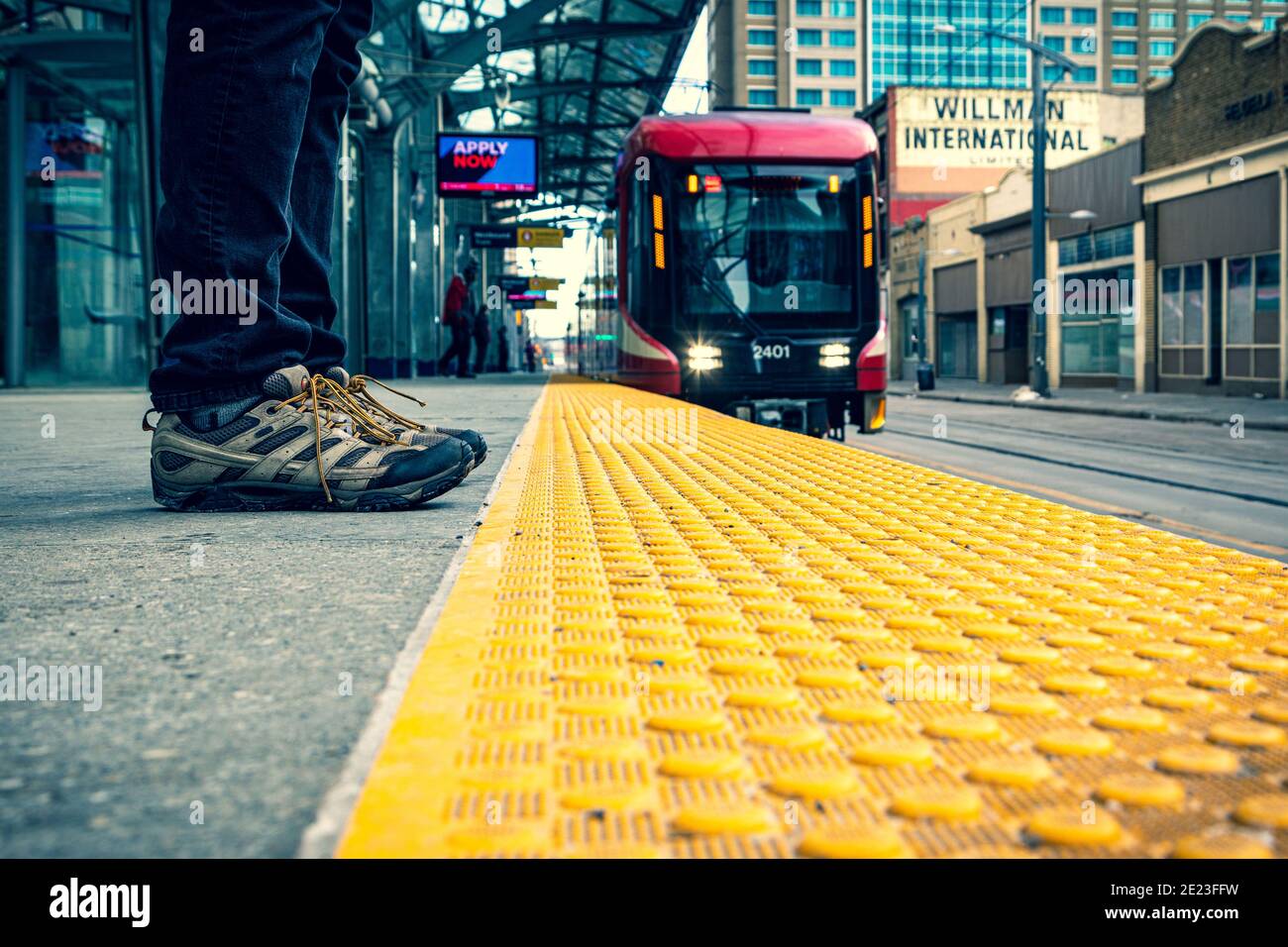 Yellow line stand behind line hires stock photography and images Alamy