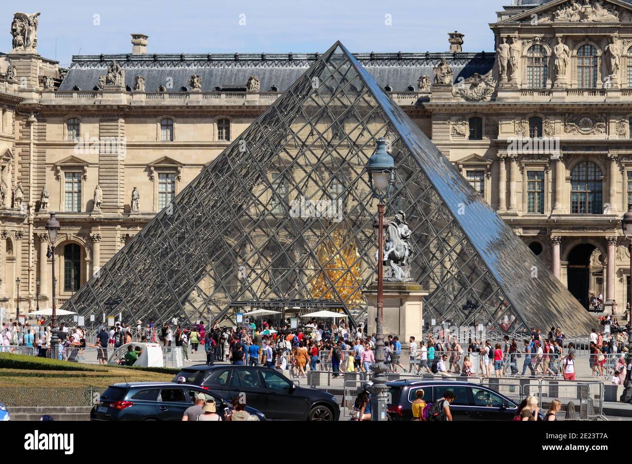 Le Louvre Museum, Paris 4 Stock Photo