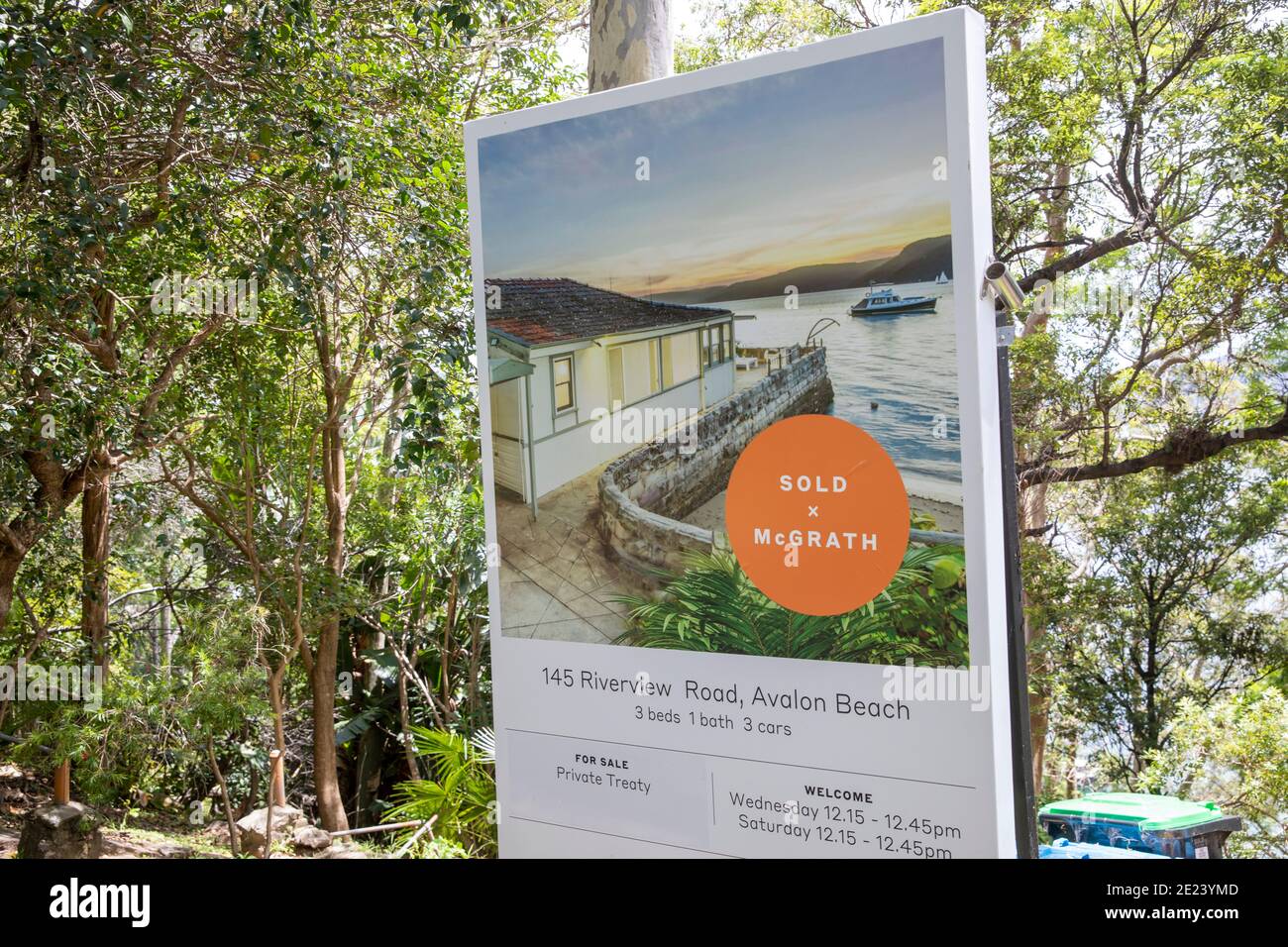 Traditional waterfront Sydney home overlooking Pittwater on Sydney