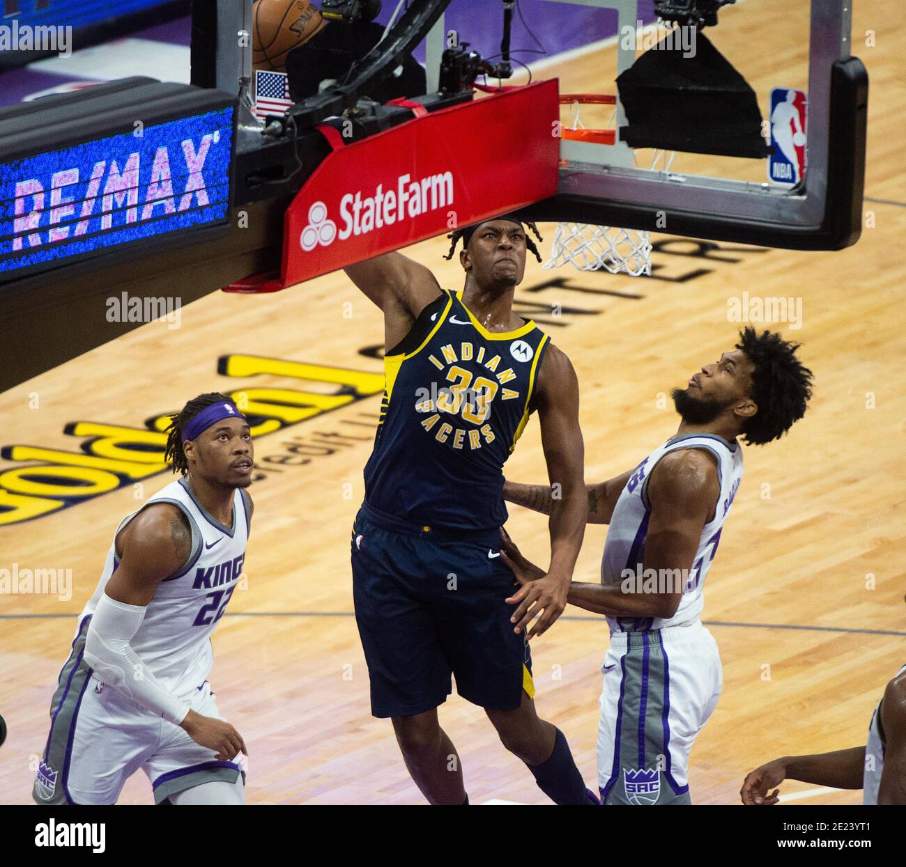 Sacramento, CA, USA. 11th Jan, 2021. Indiana Pacers center Myles Turner (33) shoots over Sacramento Kings forward Marvin Bagley III (35) and Sacramento Kings center Richaun Holmes (22) during a game at the Golden 1 Center on Monday, Jan 11, 2021 in Sacramento. Credit: Paul Kitagaki Jr./ZUMA Wire/Alamy Live News Stock Photo
