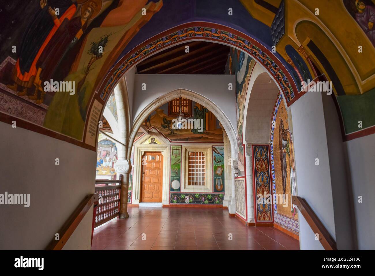 Gang, Malerei, Mosaiken, Kloster Kykkos, Zypern Stock Photo