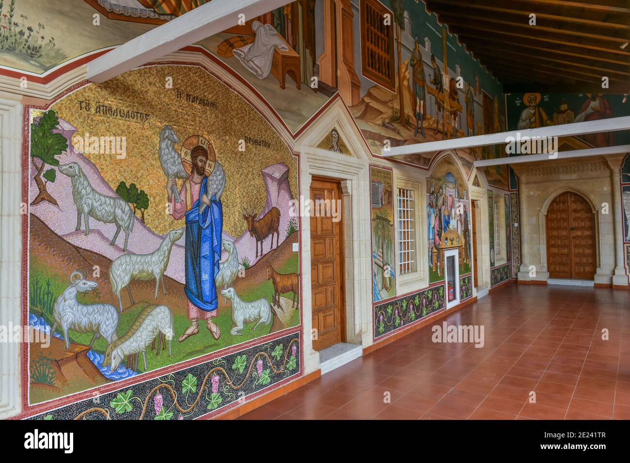Gang, Malerei, Mosaiken, Kloster Kykkos, Zypern Stock Photo