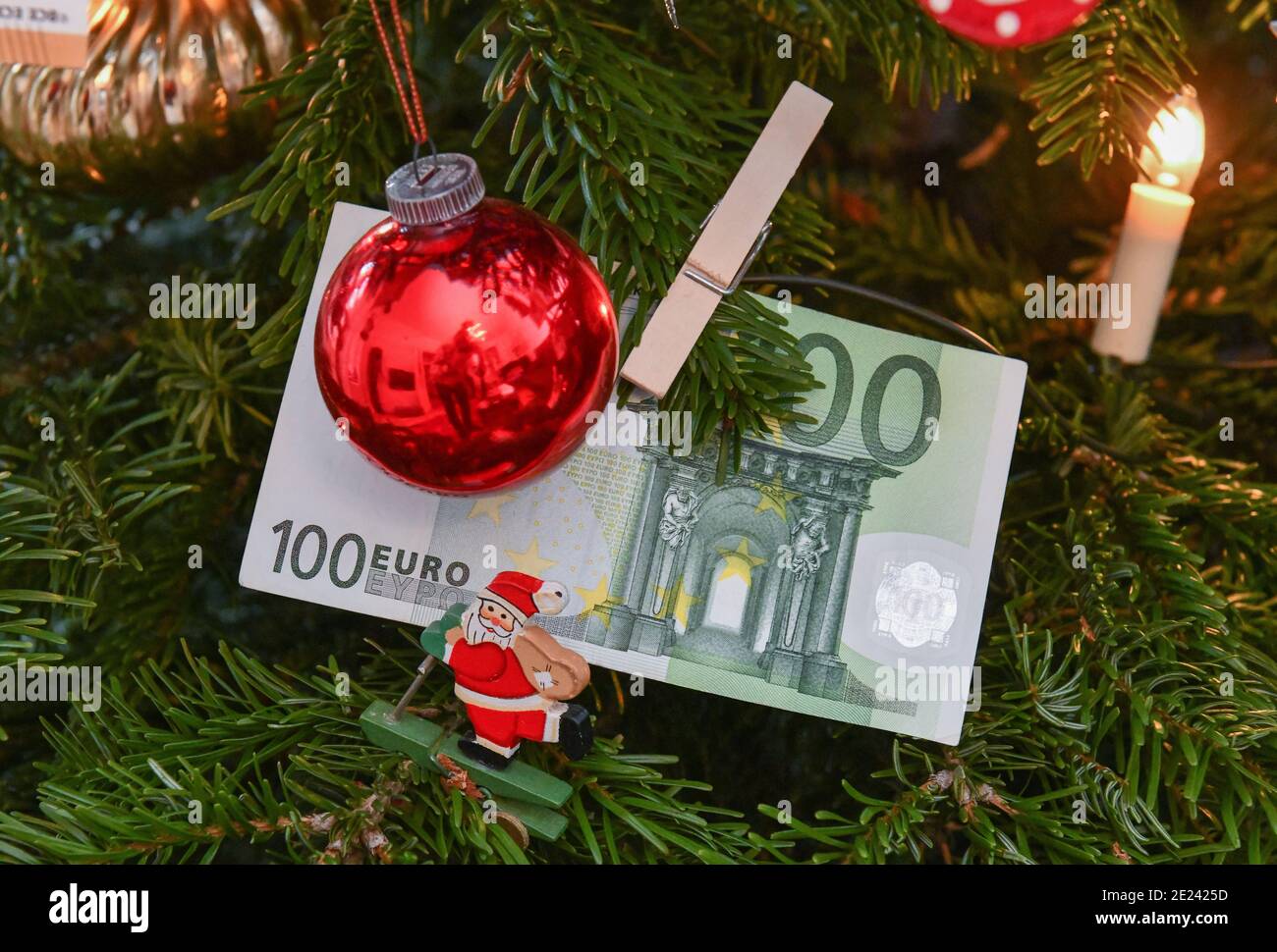 Symbolfoto, Geldgeschenk, Weihnachten Stock Photo