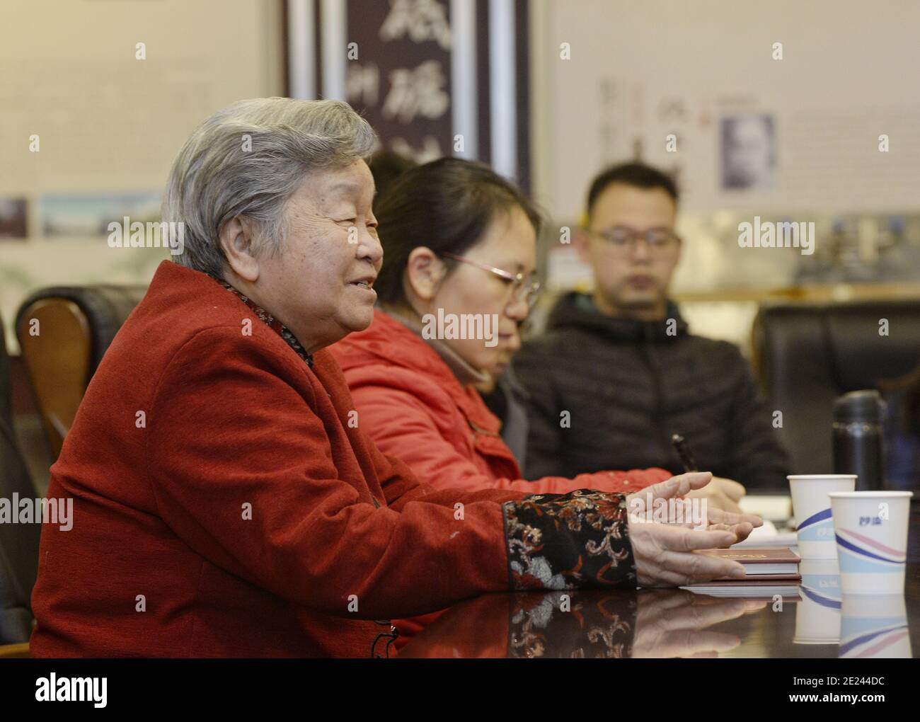 (210112) -- CHENGDU, Jan. 12, 2021 (Xinhua) -- Zhong Benhe speaks at a lecture for undergraduates on the topics of their graduation thesis at Sichuan University in Chengdu, southwest China's Sichuan Province, Jan. 8, 2021. Zhong Benhe is an outstanding professor of Sichuan University and a doctoral supervisor of the School of Chemical Engineering. She has been engaged in theoretical research and engineering practice in the field of phosphorus chemical engineering for more than 60 years and has made important contributions to the development of phosphorus chemical industry in China. At the Stock Photo