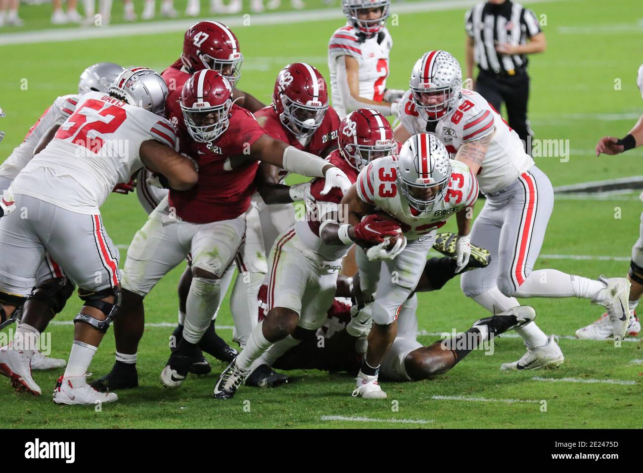 January 11, 2021: Ohio State Buckeyes running back MASTER TEAGUE III (33) runs up the middle during the College Football Playoff National Championship at Hard Rock Stadium in Miami Gardens, Florida. Credit: Cory Knowlton/ZUMA Wire/Alamy Live News Stock Photo
