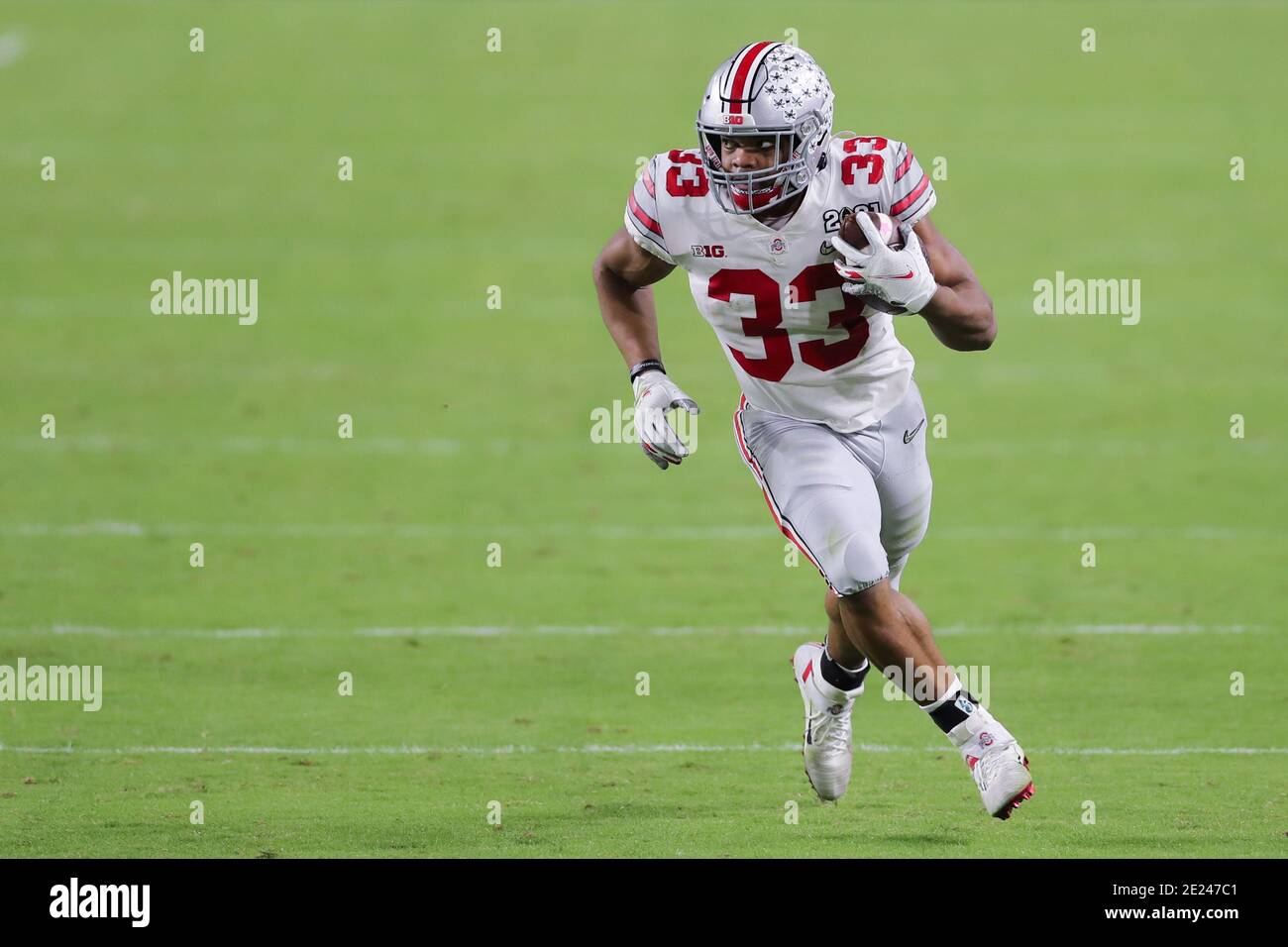 January 11, 2021: Ohio State Buckeyes running back MASTER TEAGUE III (33) runs the ball during the College Football Playoff National Championship at Hard Rock Stadium in Miami Gardens, Florida. Credit: Cory Knowlton/ZUMA Wire/Alamy Live News Stock Photo
