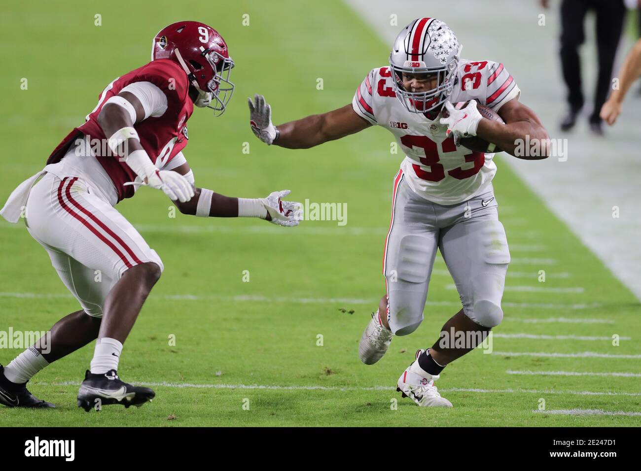 January 11, 2021: Ohio State Buckeyes running back MASTER TEAGUE III (33) runs the ball during the College Football Playoff National Championship at Hard Rock Stadium in Miami Gardens, Florida. Credit: Cory Knowlton/ZUMA Wire/Alamy Live News Stock Photo