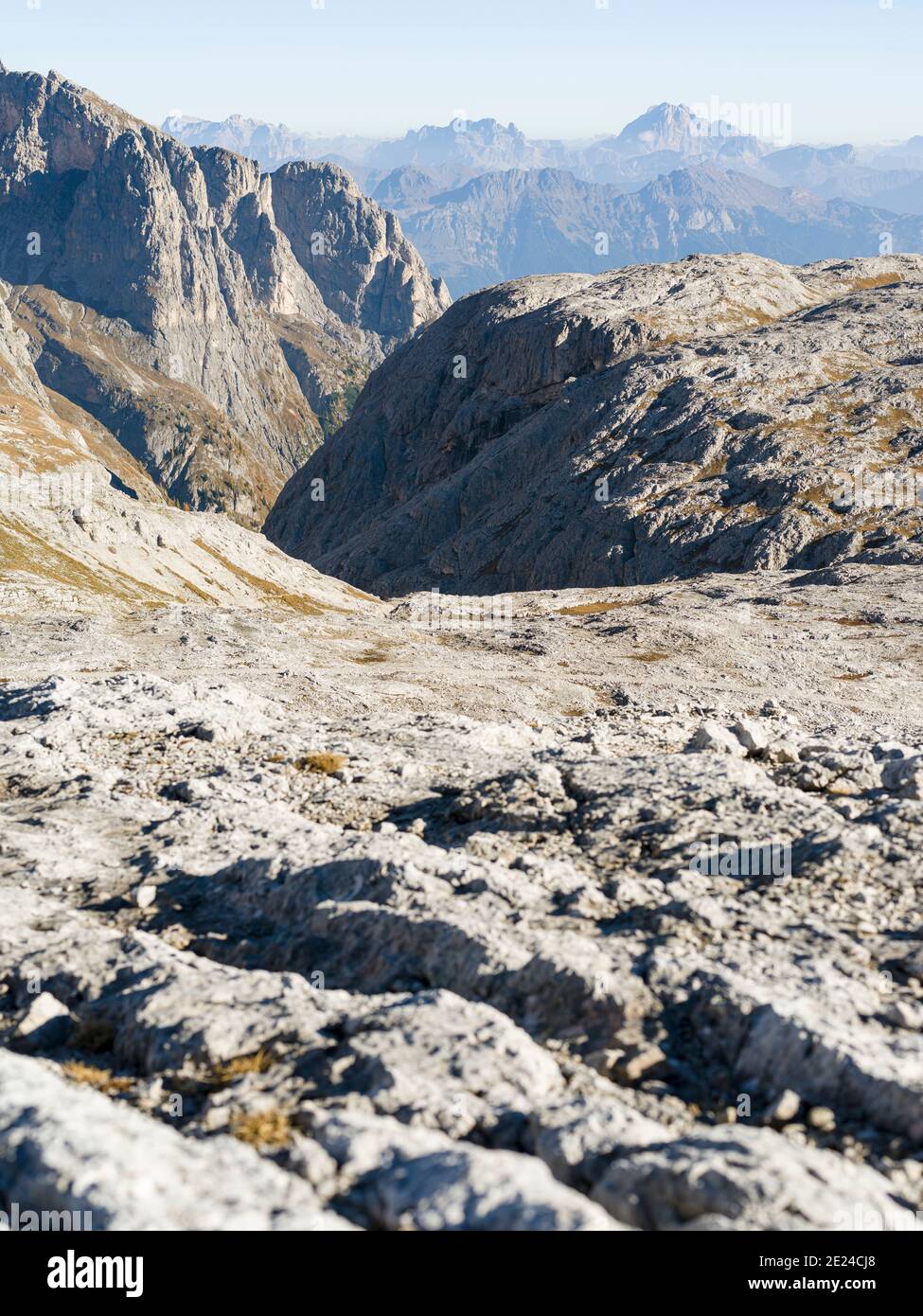 View towards north .  The alpine plateau Altipiano delle Pale di San Martino in the Pala group in the dolomites of the Trentino. The Pala group is par Stock Photo