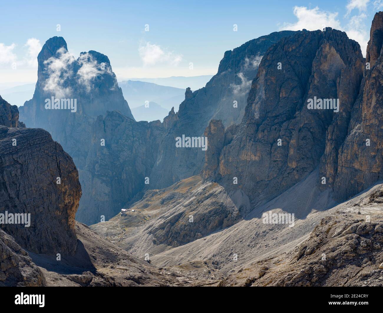 Sass Maor and Rifugio Pradidali. The alpine plateau Altipiano delle Pale di San Martino in the Pala group in the dolomites of the Trentino. The Pala g Stock Photo