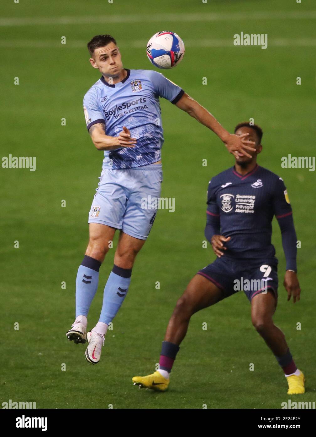 Coventry City's Michael Rose controls the ball on his chest during the Sky Bet Championship match at St. Andrew's Trillion Trophy Stadium, Birmingham. Stock Photo