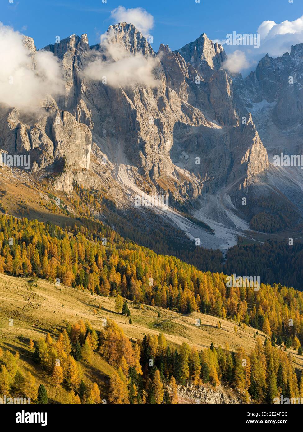 Cima della Vezzana, cima dei Bureloni.  Peaks towering over  Val Venegia.  Pala mountain range (Pale di San Martino) in the dolomites of Trentino. Pal Stock Photo