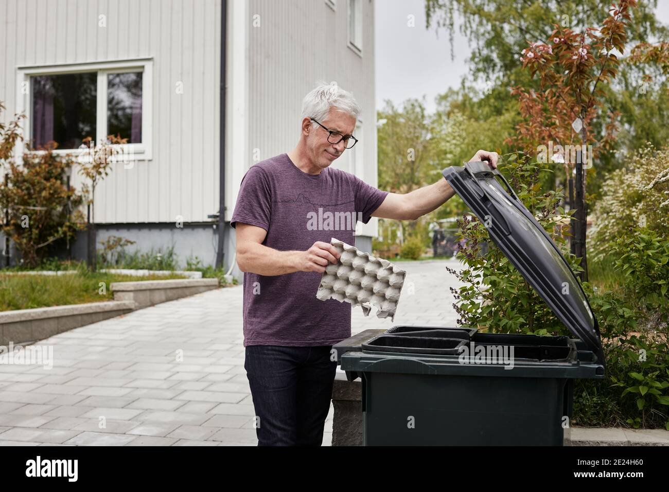 Dustbin man hires stock photography and images Alamy