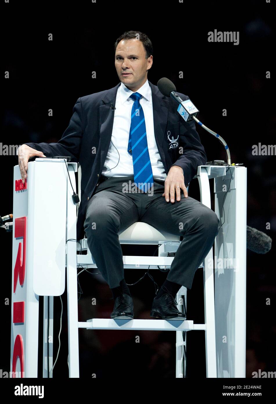 Tennis umpire Mohamed Lahyani Stock Photo - Alamy