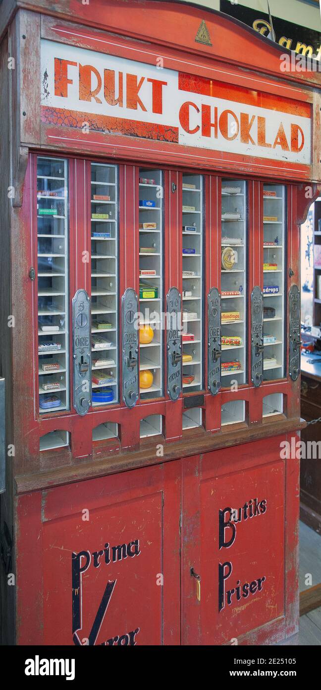 Retro vending machine for food and other stuff Stock Photo - Alamy